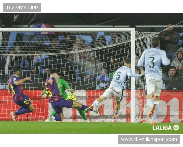 拉什福德中路断球后一脚劲射